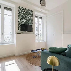 https://magnifique-studio-lyon-3.hotels-rhonealpes.com